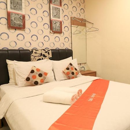 Tab Hotel Сурабая Экстерьер фото