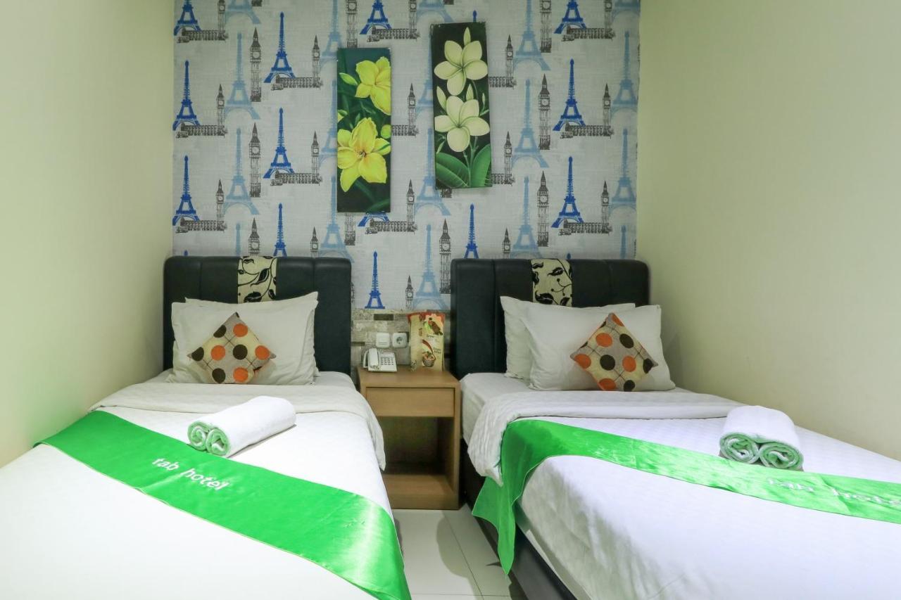 Tab Hotel Сурабая Экстерьер фото