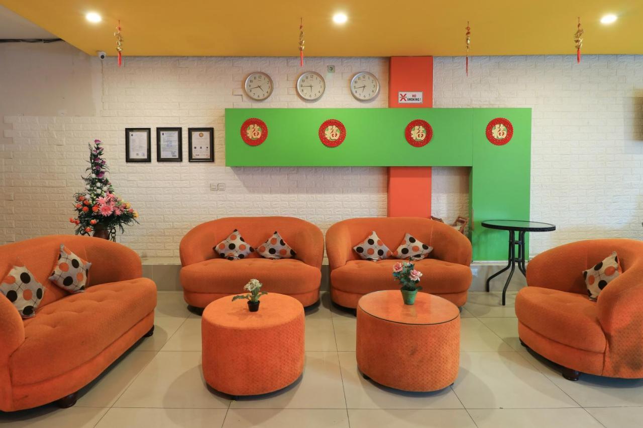 Tab Hotel Сурабая Экстерьер фото