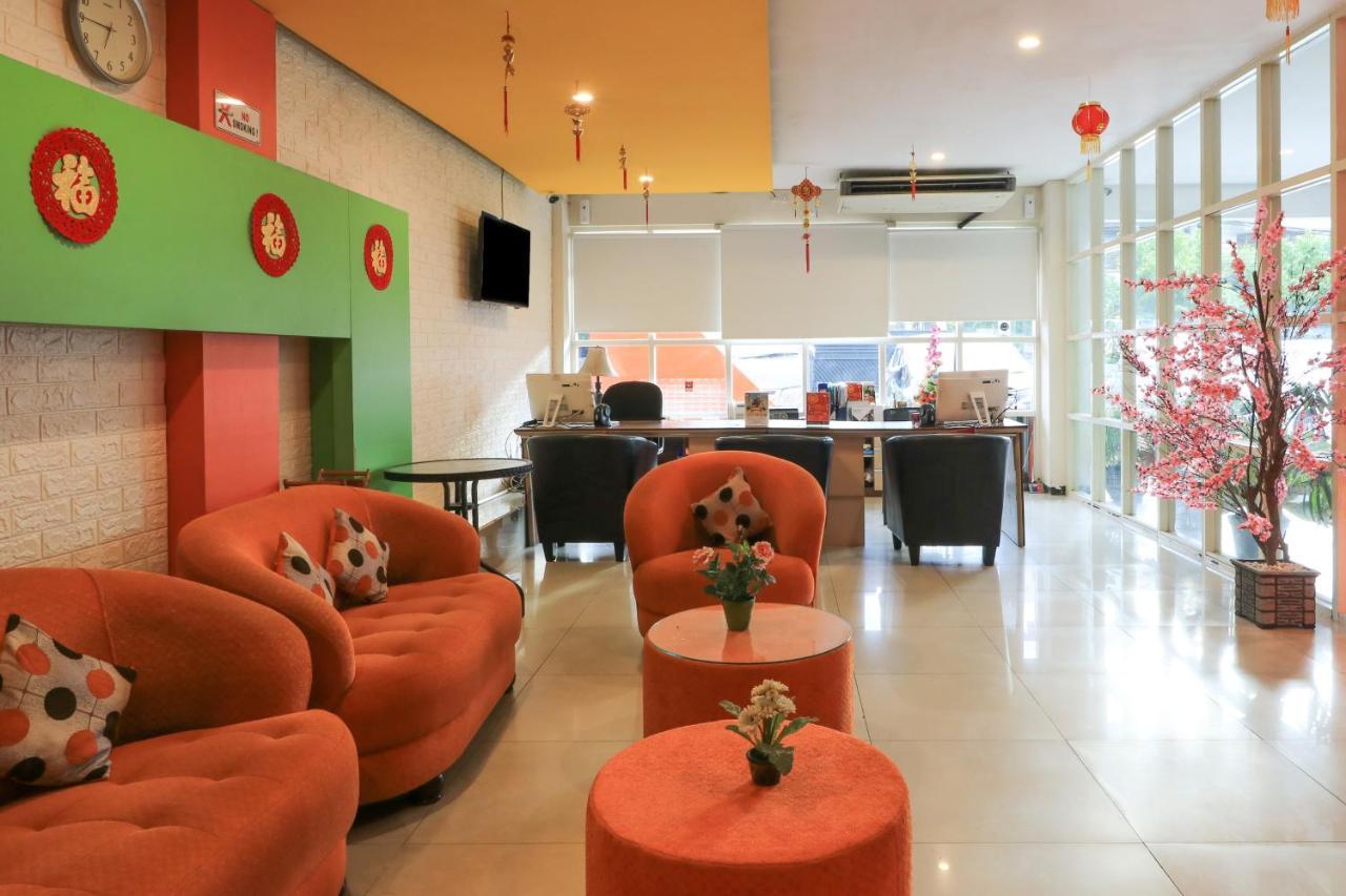 Tab Hotel Сурабая Экстерьер фото