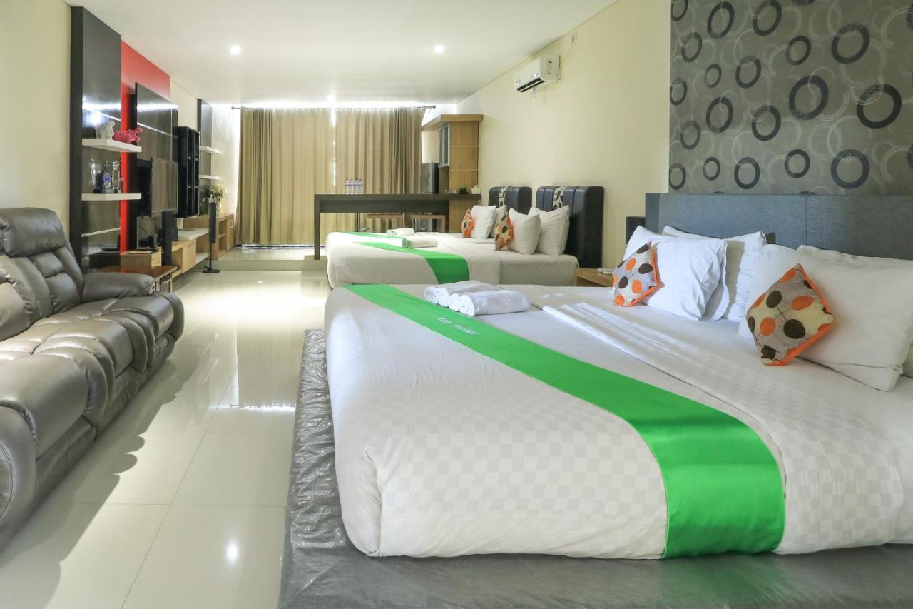 Tab Hotel Сурабая Экстерьер фото