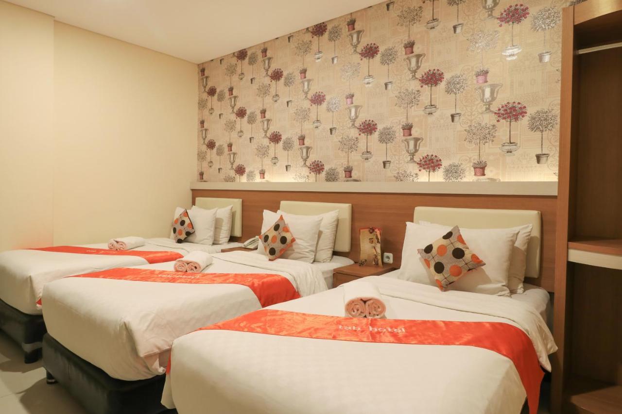 Tab Hotel Сурабая Экстерьер фото