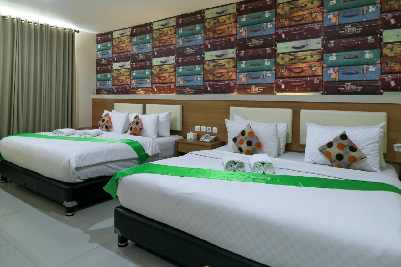 Tab Hotel Сурабая Экстерьер фото