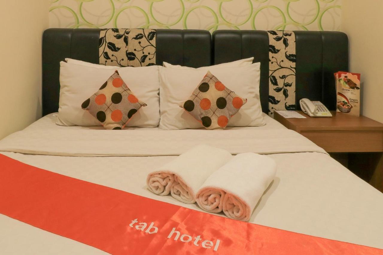 Tab Hotel Сурабая Экстерьер фото