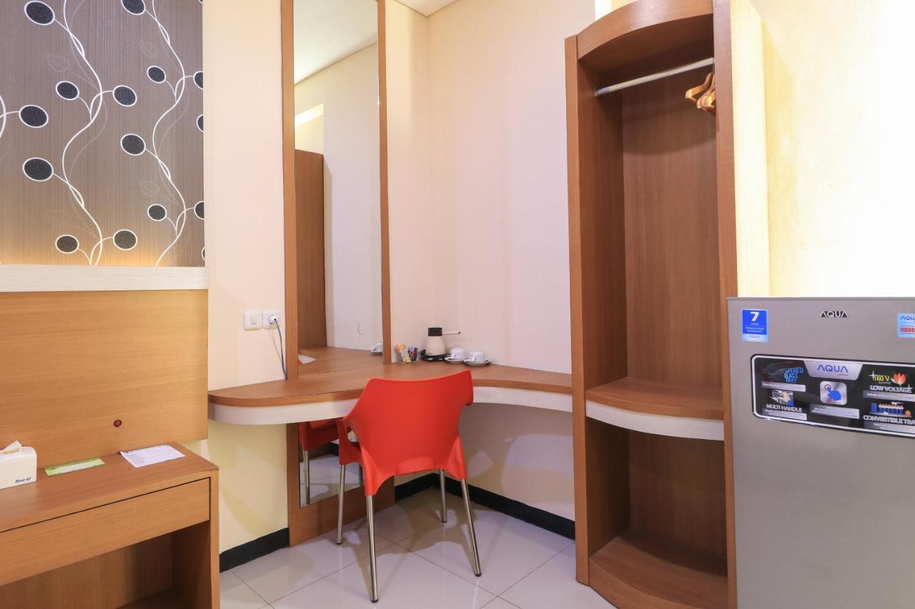 Tab Hotel Сурабая Экстерьер фото