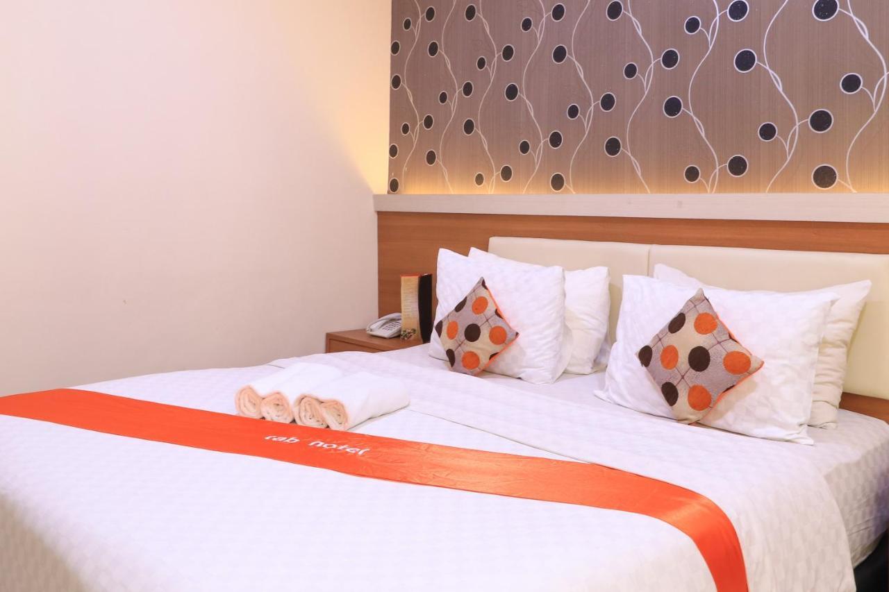 Tab Hotel Сурабая Экстерьер фото