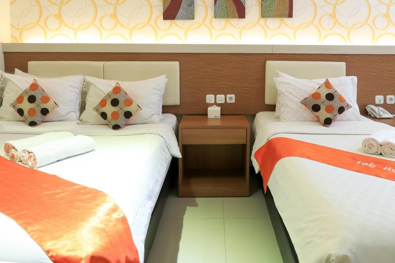 Tab Hotel Сурабая Экстерьер фото