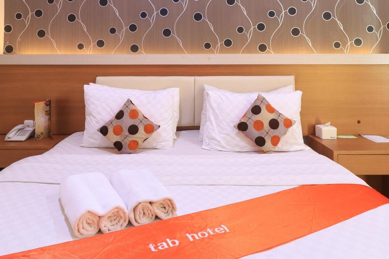 Tab Hotel Сурабая Экстерьер фото