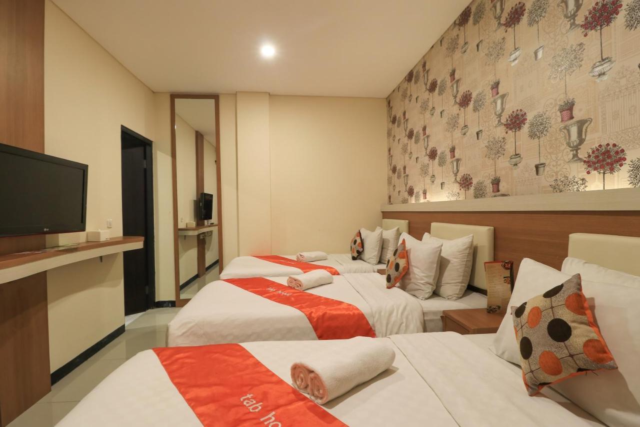Tab Hotel Сурабая Экстерьер фото