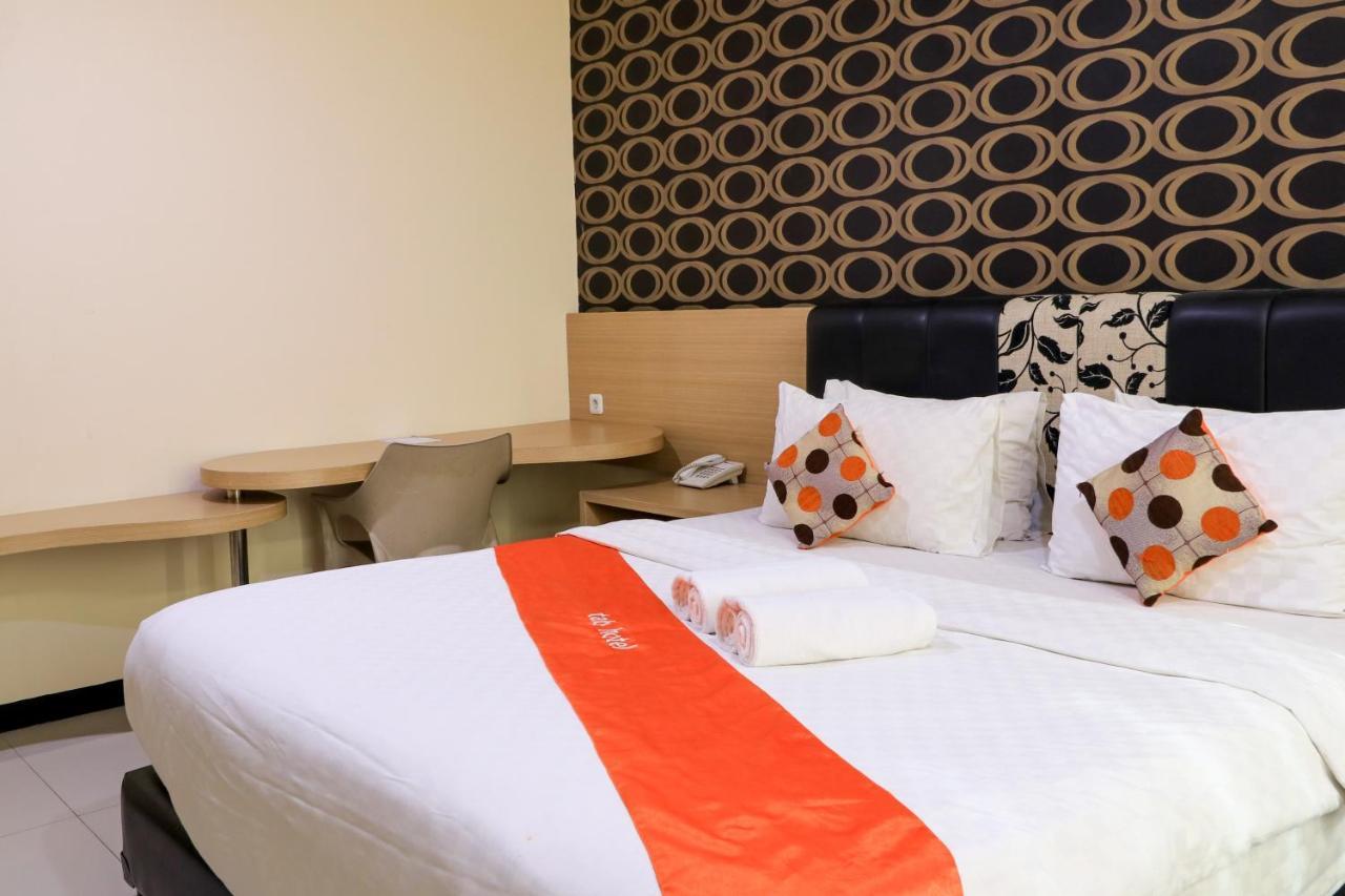 Tab Hotel Сурабая Экстерьер фото