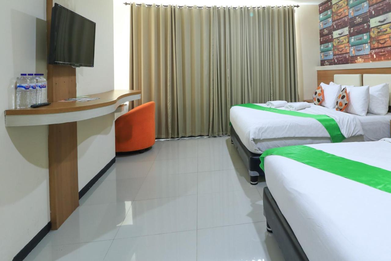Tab Hotel Сурабая Экстерьер фото