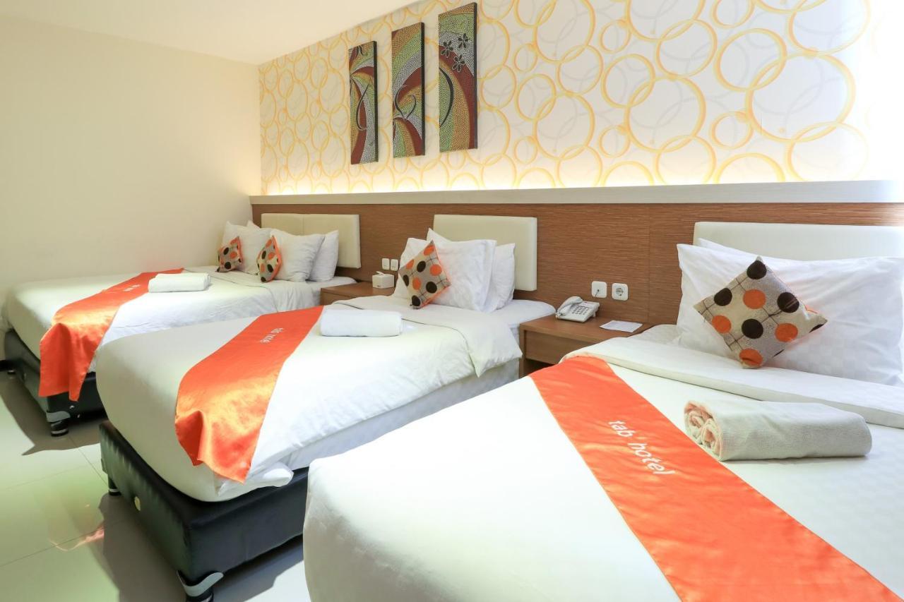 Tab Hotel Сурабая Экстерьер фото