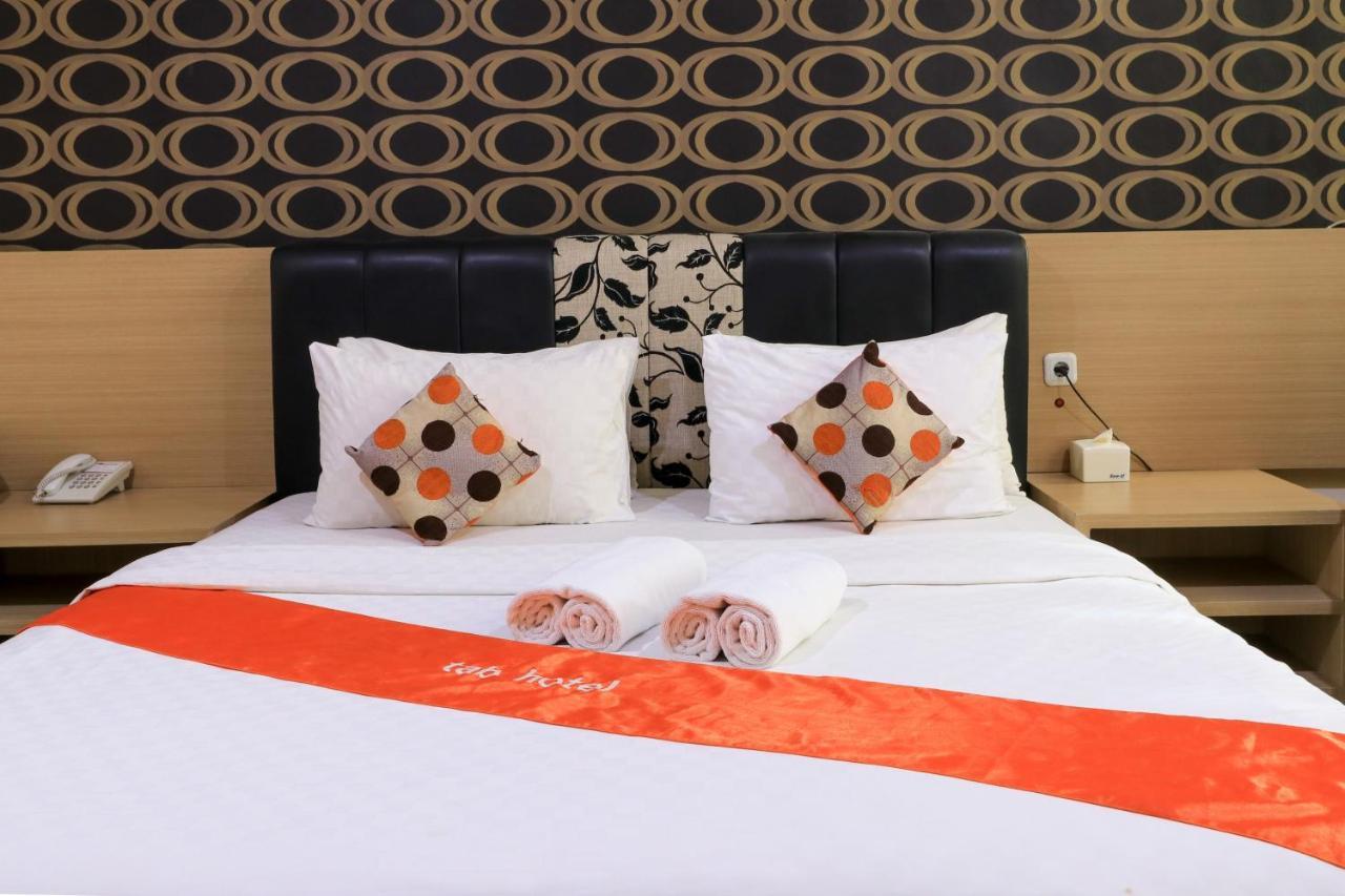 Tab Hotel Сурабая Экстерьер фото