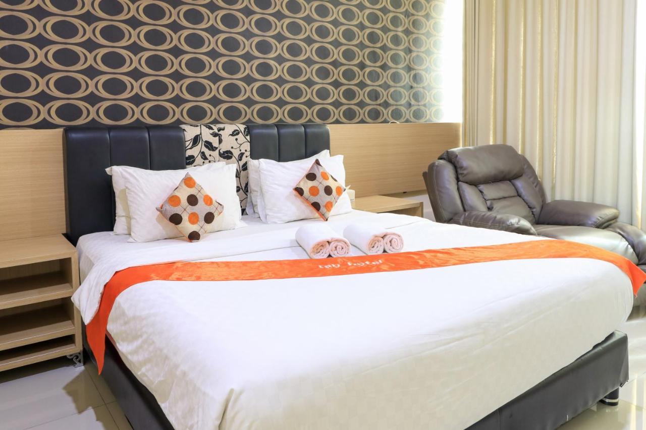 Tab Hotel Сурабая Экстерьер фото