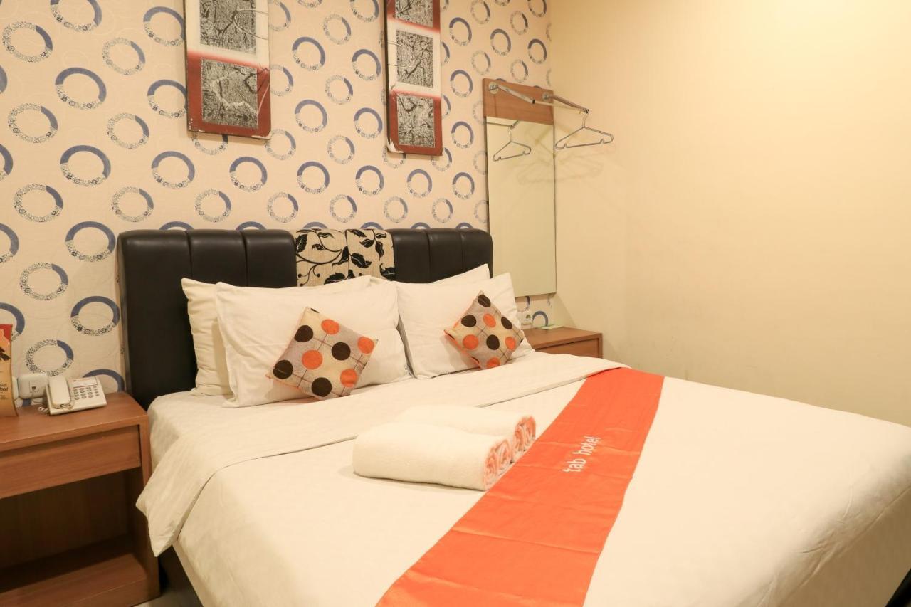 Tab Hotel Сурабая Экстерьер фото