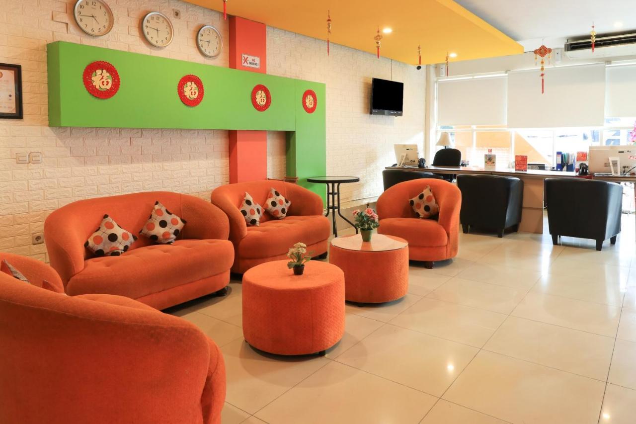 Tab Hotel Сурабая Экстерьер фото