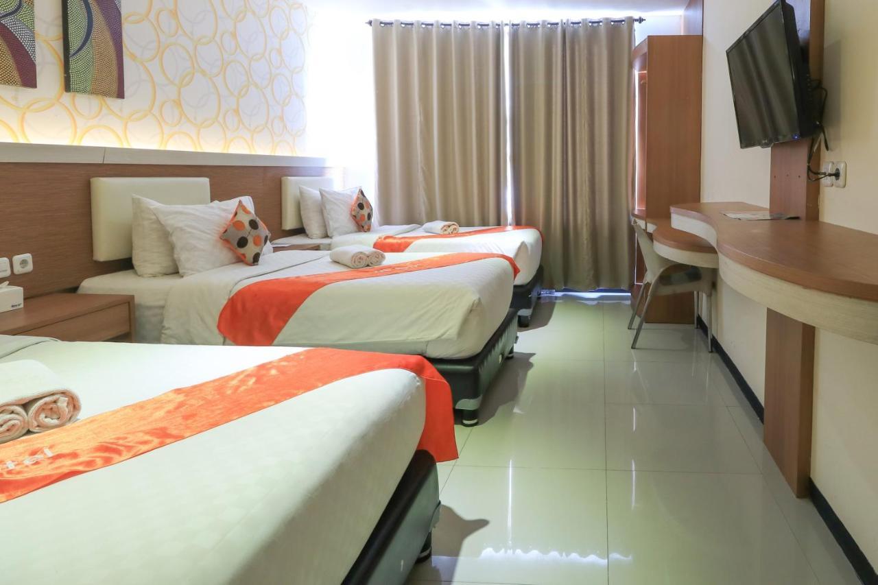 Tab Hotel Сурабая Экстерьер фото