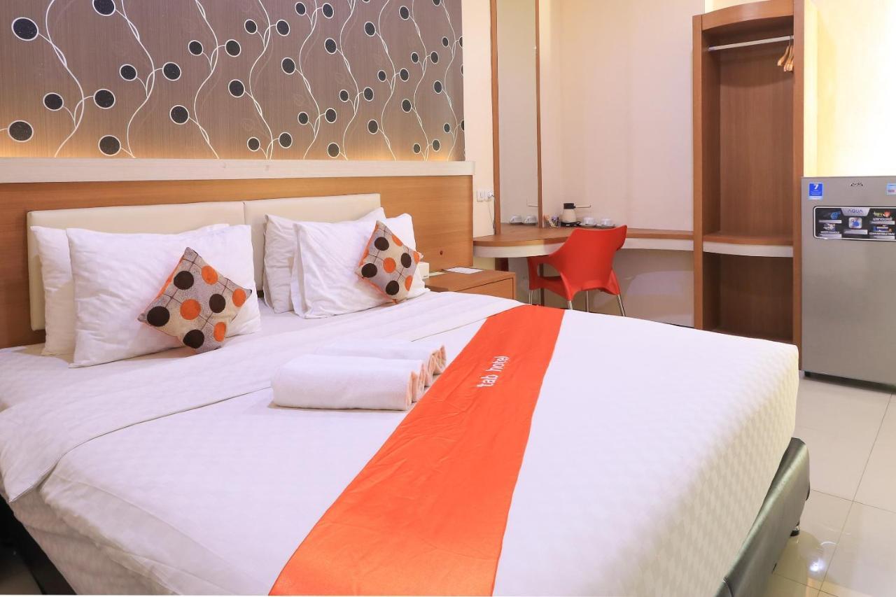 Tab Hotel Сурабая Экстерьер фото