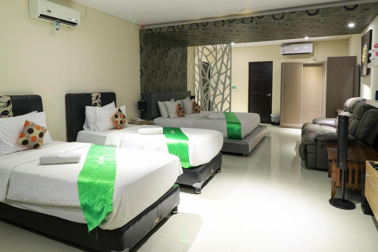 Tab Hotel Сурабая Экстерьер фото