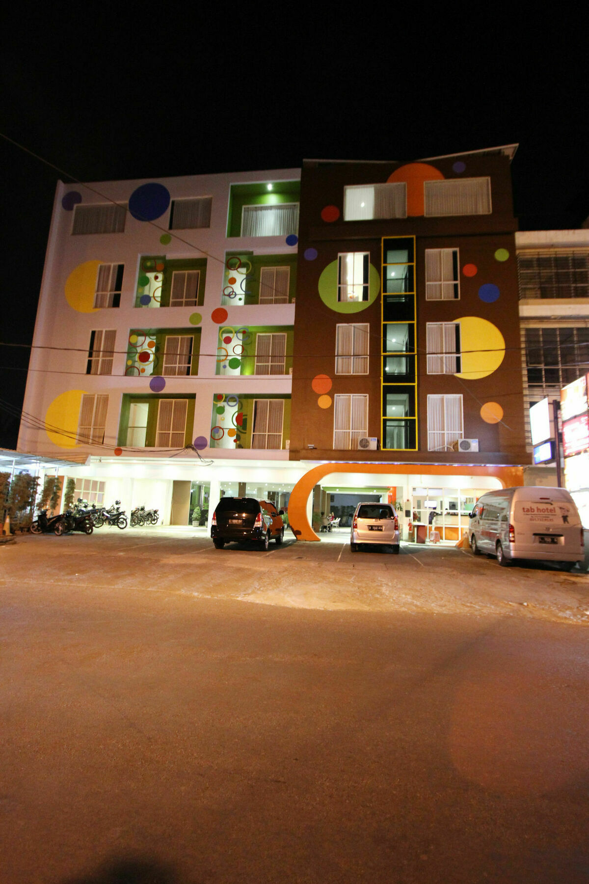 Tab Hotel Сурабая Экстерьер фото